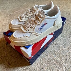 Autry Low Medalist leather and canvas frayed sneakers